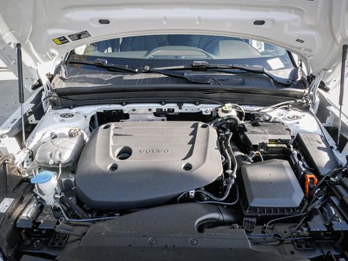 Used 2025 Volvo XC40 B5 Core image 34