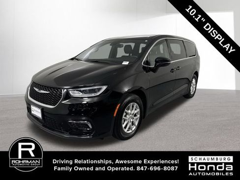 Used 2025 Chrysler Pacifica Select FWD image 1