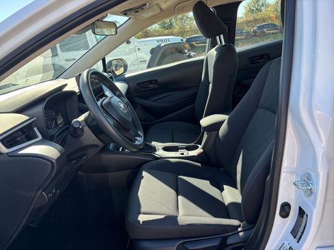 Used 2025 Toyota Corolla LE image 24