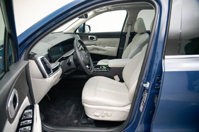 Used 2025 Kia Sorento SX FWD image 12