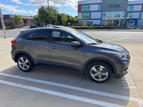 Used 2017 Honda HR-V EX image 5