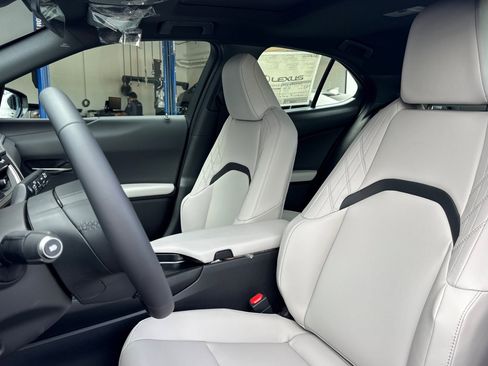 New 2026 Lexus UX 300h FWD image 5