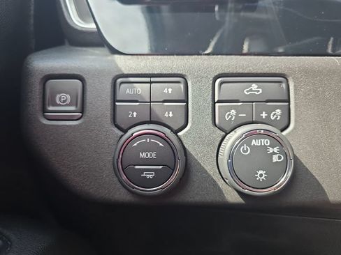 Used 2023 Chevrolet Silverado 1500 LT AWD/4WD image 27
