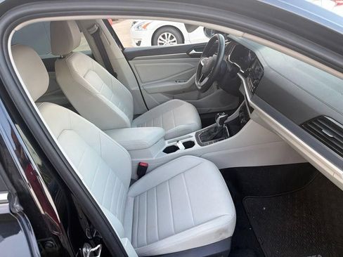 Used 2024 Volkswagen Jetta SE FWD image 11