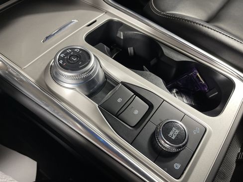 Used 2022 Ford Explorer XLT w/ Equipment Group 202A image 26