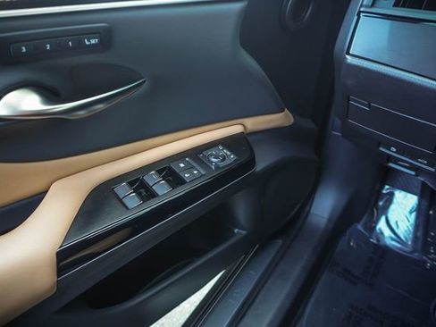 Certified 2023 Lexus ES 300h w/ Premium Package FWD image 12