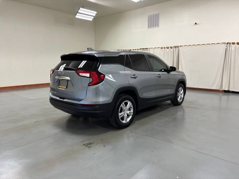 Used 2024 GMC Terrain SLE FWD image 8