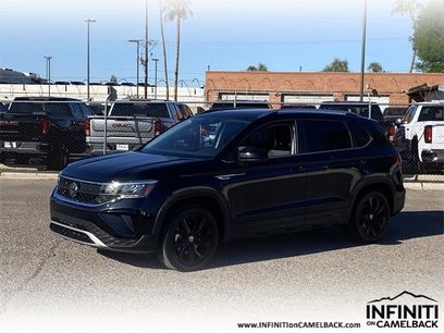 Used 2022 Volkswagen Taos SE w/ Panoramic Sunroof Package