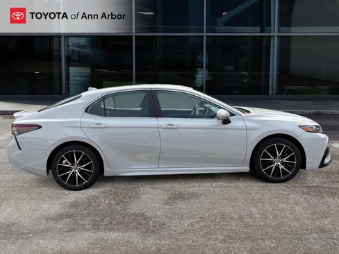 Used 2024 Toyota Camry SE FWD image 11