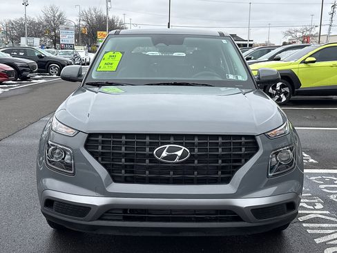 Certified 2023 Hyundai Venue SE image 2
