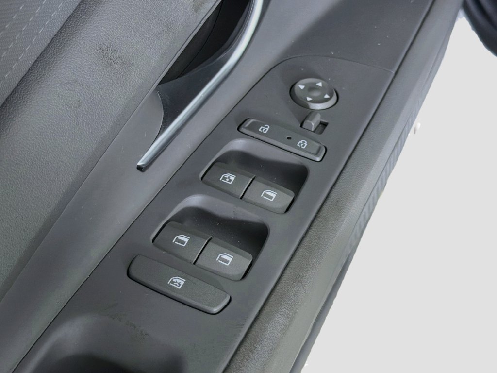 Used 2023 Hyundai Elantra SEL FWD image 19