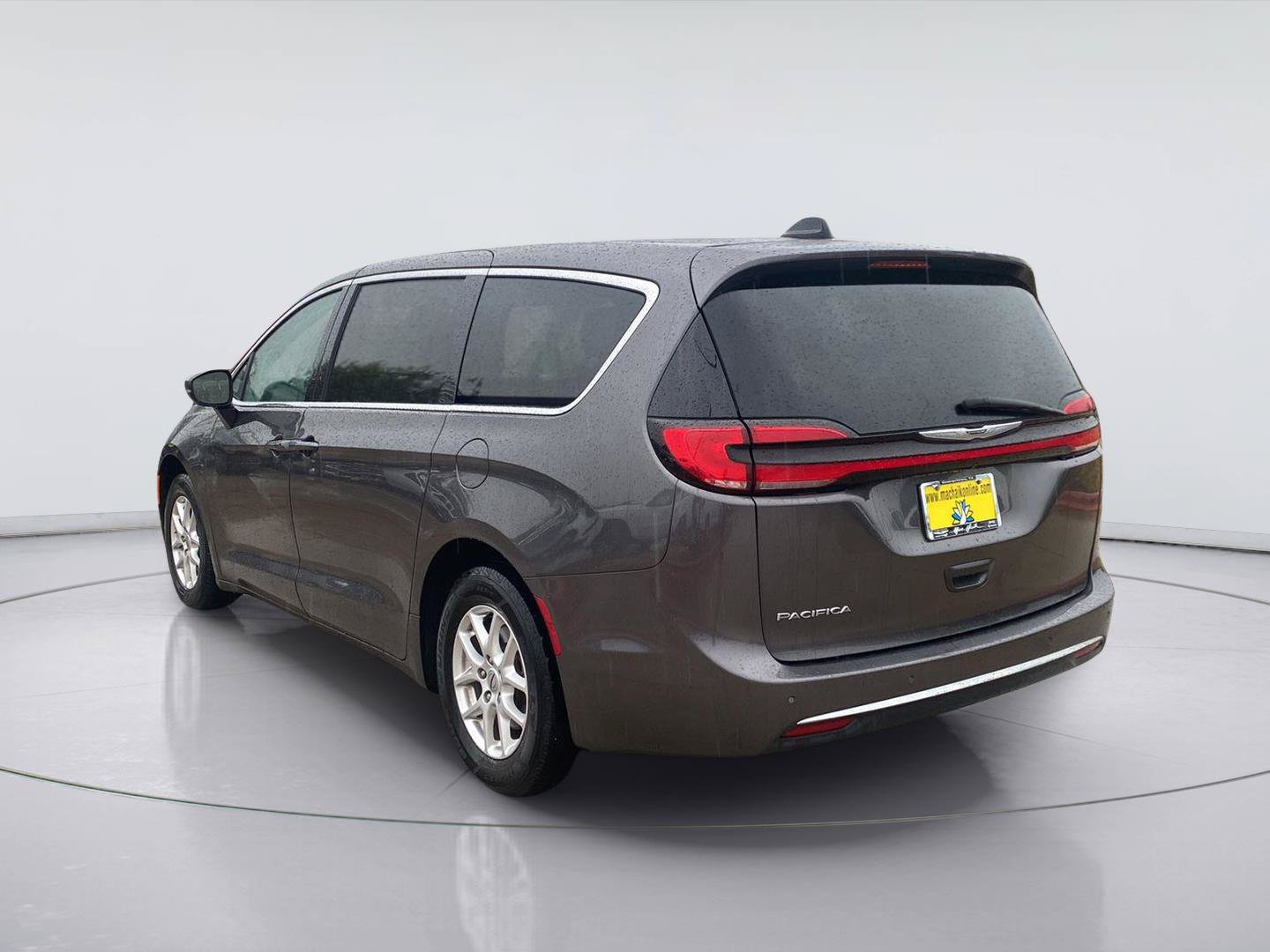 Used 2023 Chrysler Pacifica Touring-L FWD image 3