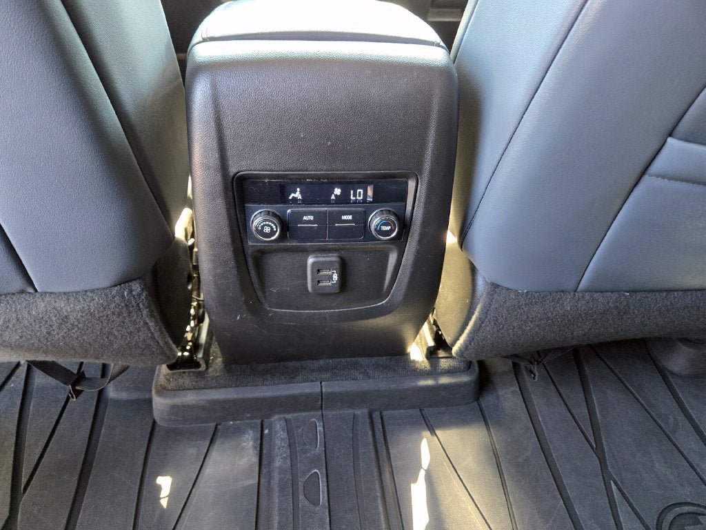 Used 2021 Buick Enclave Essence FWD image 14