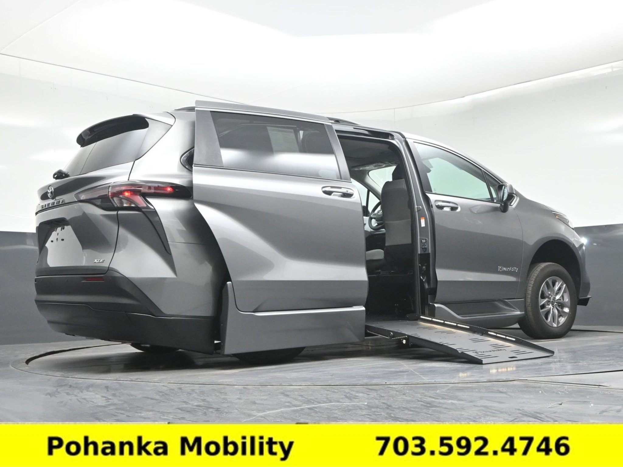 Used 2026 Toyota Sienna XLE FWD image 22