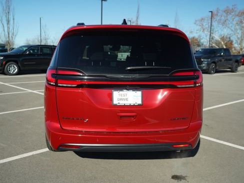 New 2026 Chrysler Pacifica Limited w/ Uconnect Theater Family Group image 7
