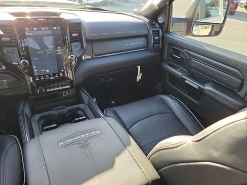 Used 2024 RAM 2500 Limited image 23