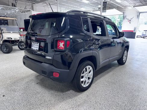 Used 2015 Jeep Renegade Latitude w/ Cold Weather Group II AWD/4WD image 3