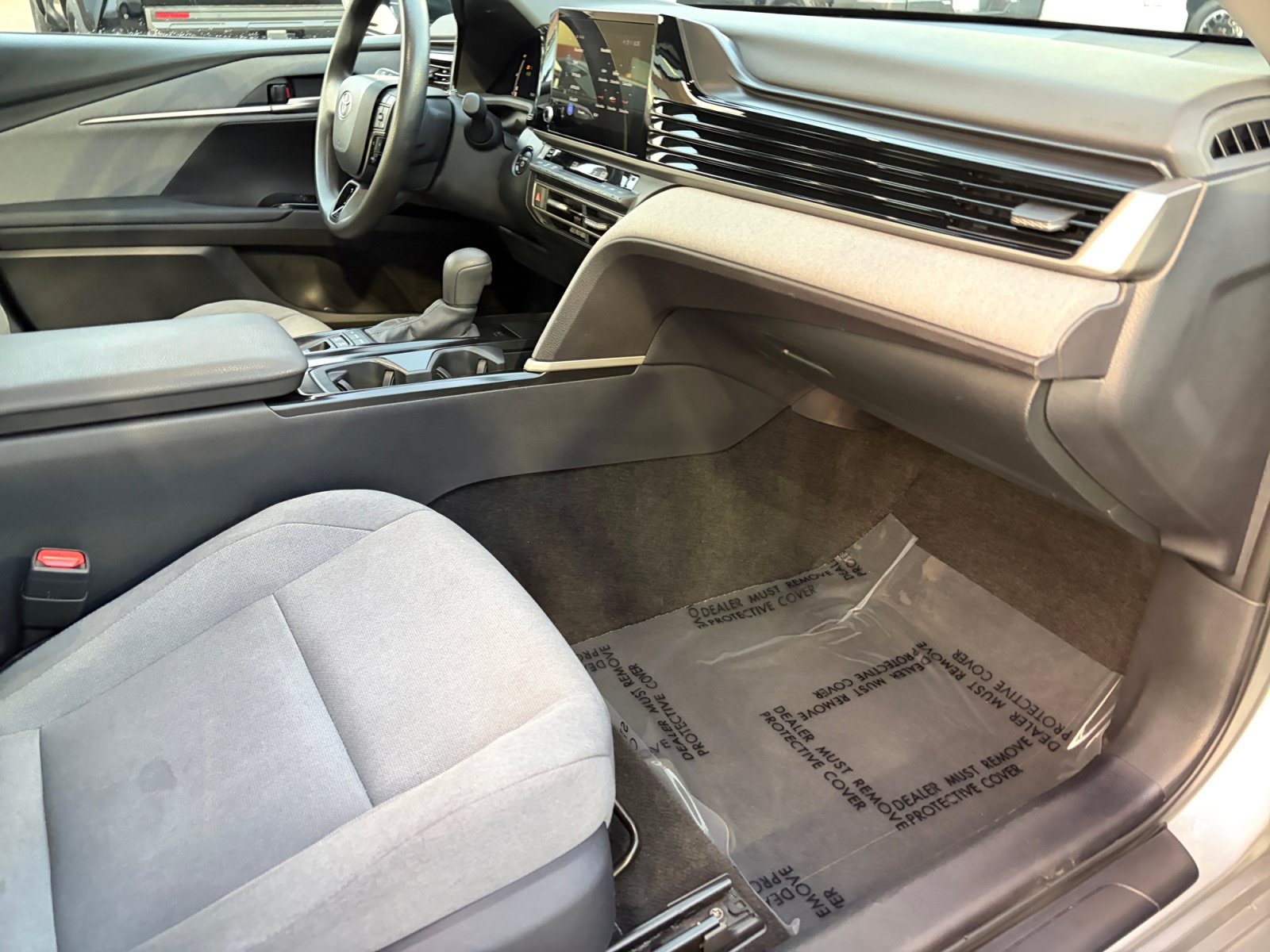 Used 2025 Toyota Camry LE FWD image 28