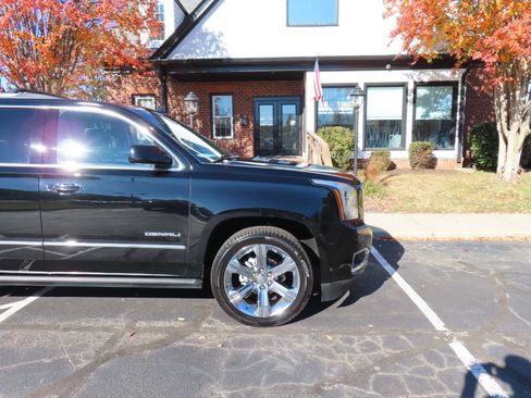 Used 2018 GMC Yukon XL Denali w/ Denali Ultimate Package image 10