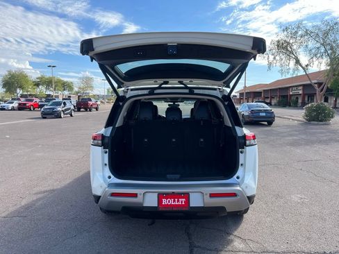 Used 2023 Nissan Pathfinder SL AWD/4WD image 13
