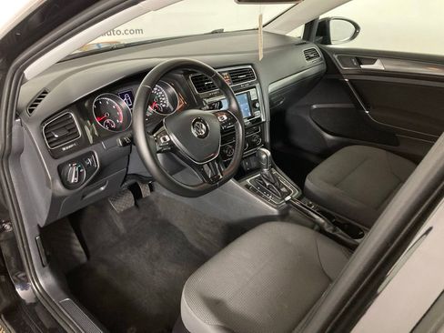 Used 2018 Volkswagen Golf S image 10