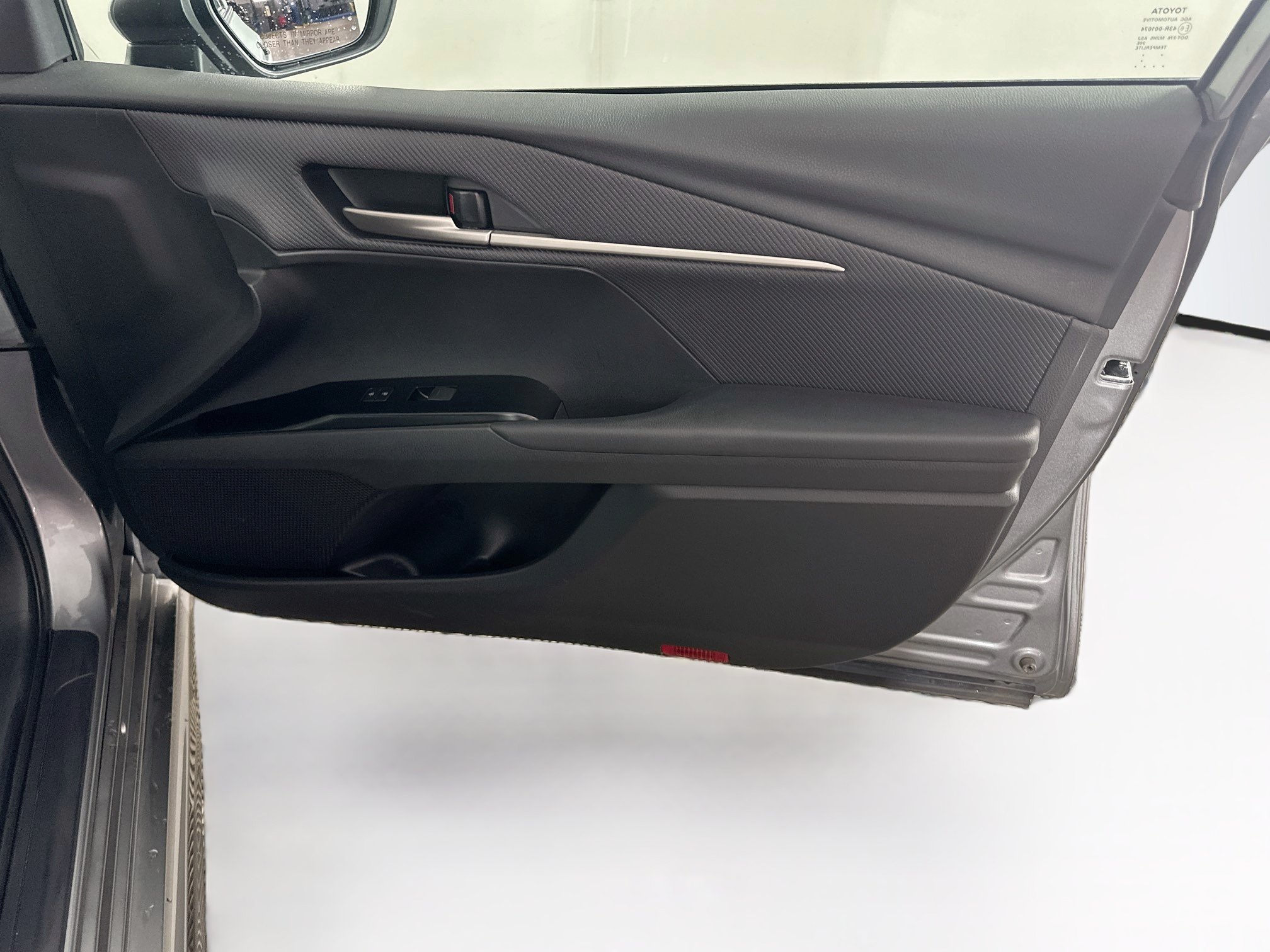 Used 2025 Toyota Camry SE FWD image 32