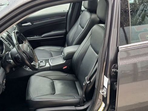 Used 2019 Chrysler 300 Limited image 20
