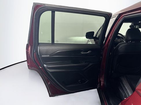 Used 2023 Jeep Grand Cherokee L Laredo image 27