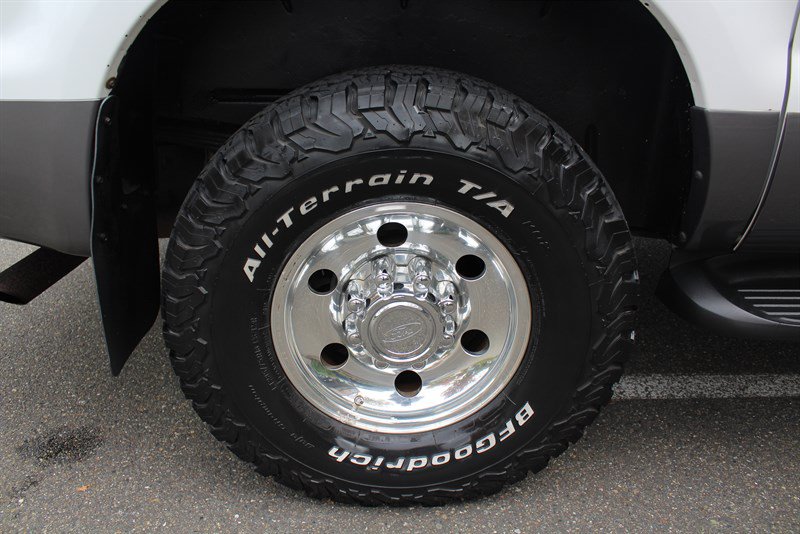 Used 2005 Ford Excursion XLT AWD/4WD image 38