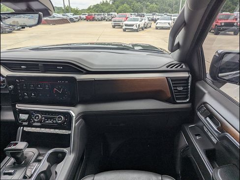 Used 2024 GMC Sierra 1500 Denali w/ Technology Package AWD/4WD image 4