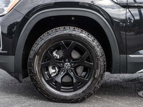 Used 2024 Volkswagen Atlas Peak Edition SE AWD/4WD image 35
