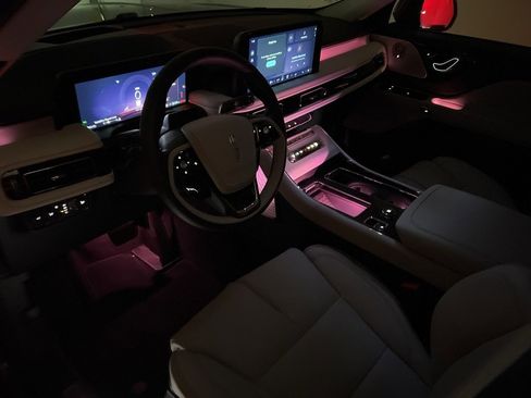 Used 2025 Lincoln Aviator Reserve w/ Equipment Group 201A image 8