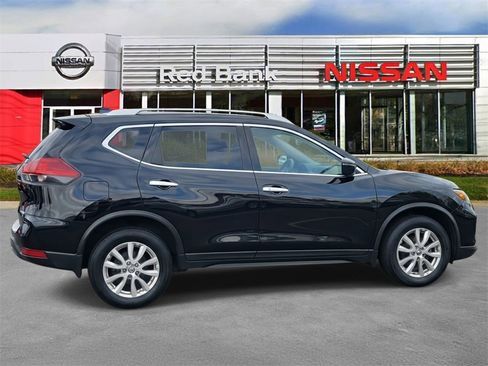 Used 2018 Nissan Rogue SV image 6