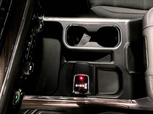 Used 2023 Chevrolet Silverado 1500 LT Trail Boss w/ LPO, Dark Essentials Package AWD/4WD image 17