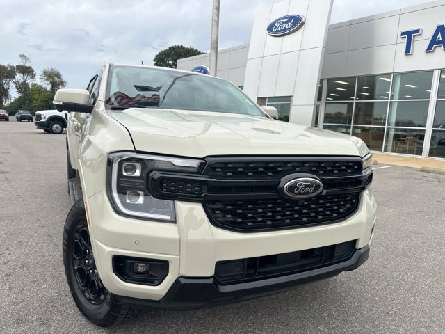 Used 2025 Ford Ranger Lariat w/ Black Appearance Package RWD image 5