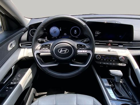 Used 2025 Hyundai Elantra Limited FWD image 6