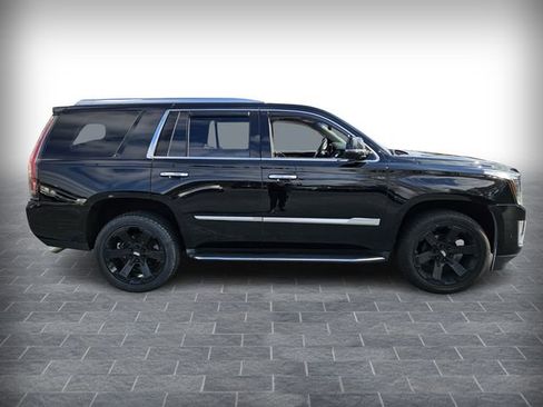 Used 2019 Cadillac Escalade Luxury image 4