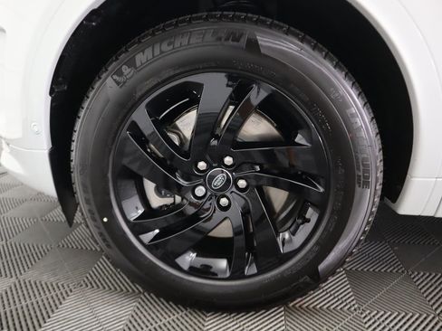 Certified 2024 Land Rover Discovery Sport S image 31