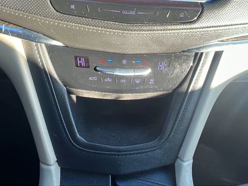 Used 2019 Cadillac XT5 FWD image 19