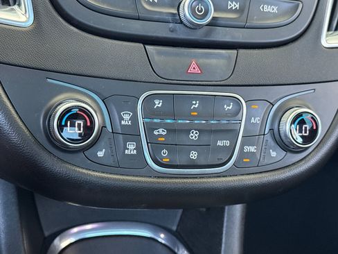 Used 2019 Chevrolet Malibu Hybrid w/ Leather Package FWD image 19