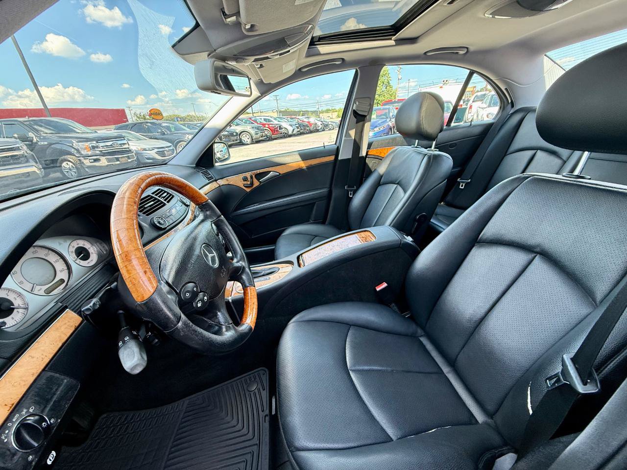 Used 2008 Mercedes-Benz E 350 4MATIC Sedan image 15