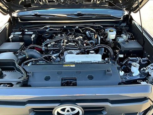 Used 2025 Toyota Tacoma TRD Off-Road AWD/4WD image 33
