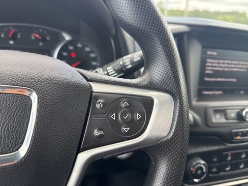 Used 2024 GMC Terrain SLE AWD/4WD image 17