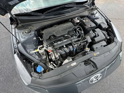 Used 2023 Hyundai Elantra SE w/ Preferred Accessory Package FWD image 31