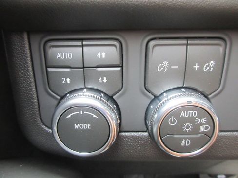 New 2026 GMC Yukon Elevation w/ Elevation Premium Package AWD/4WD image 17