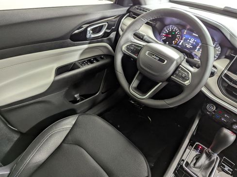 Used 2026 Jeep Compass Limited image 9