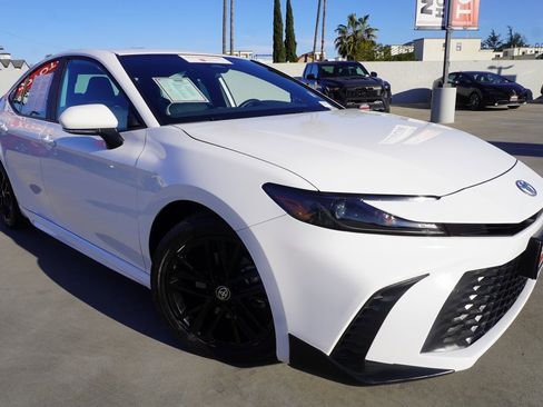 Certified 2025 Toyota Camry SE image 2