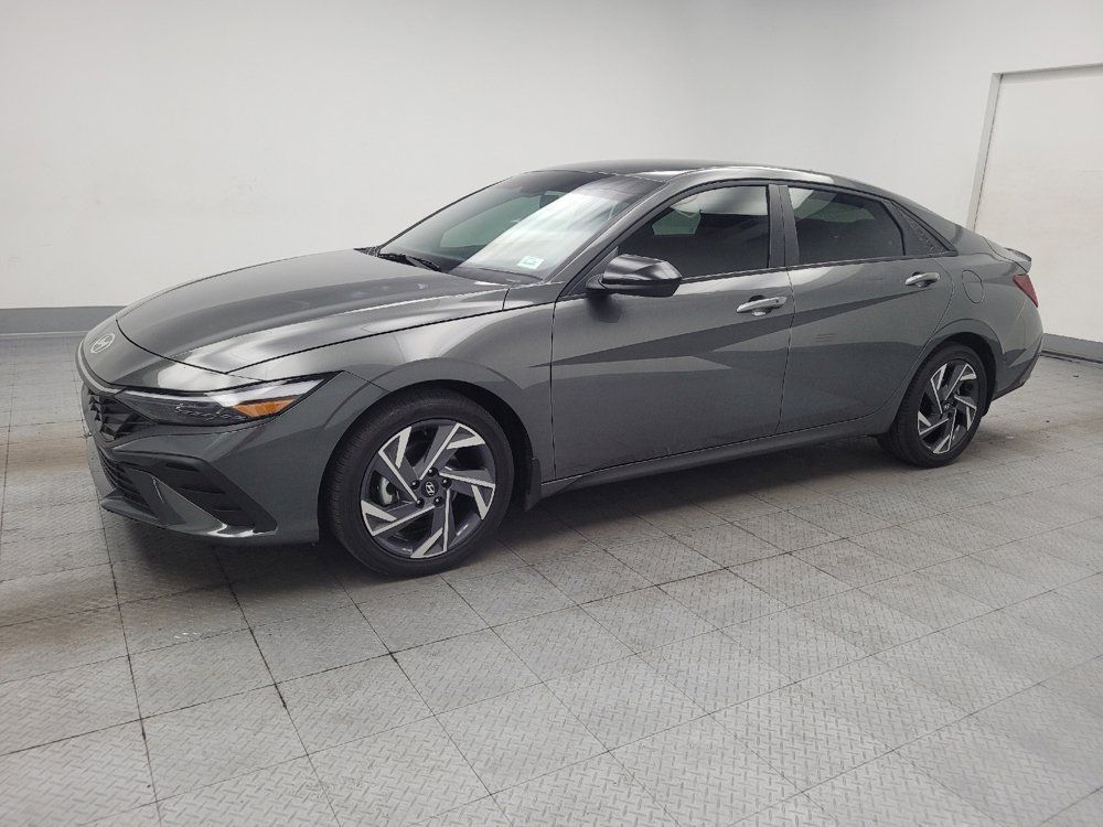 Used 2025 Hyundai Elantra Sport FWD image 2