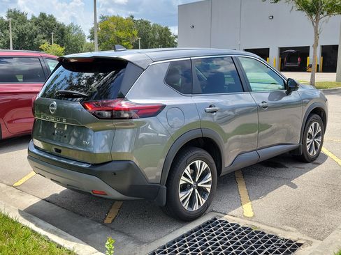 Certified 2022 Nissan Rogue SV FWD image 3