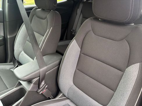 Used 2025 Chevrolet TrailBlazer LT image 34